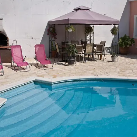 Dalla With Swimming Pool *