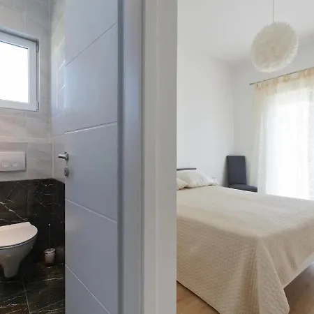 Villa Dalla With Swimming Pool *