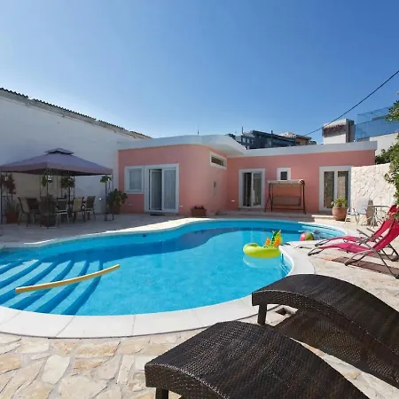 빌라 Dalla With Swimming Pool *